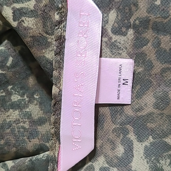 VICTORIA'S SECRET Green Sheer Animal Print Long Sleeve Night Gown - Size Medium - Picture 9 of 10